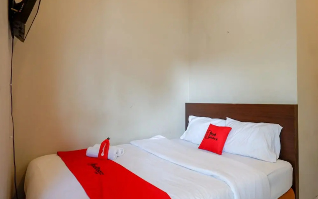 RedDoorz near Stasiun Tawang Semarang