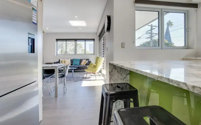 Spacious 2-bed Apartment Close to City