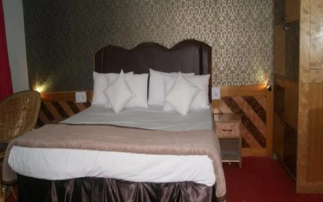 Hotel Omray's