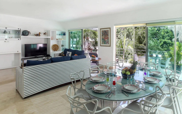 Luxurious & Central Condo In Playa Steps From The Beach