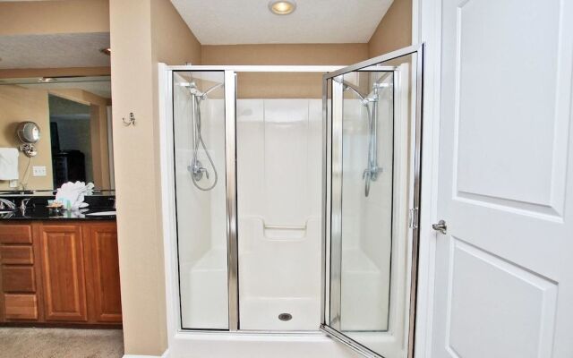 Colonnades 1901 - 4 Br condo