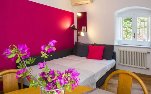 Gorgeous Newly Renovated Flat Near Colosseum!