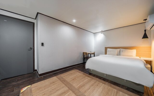 Anyang Donkey Hotel