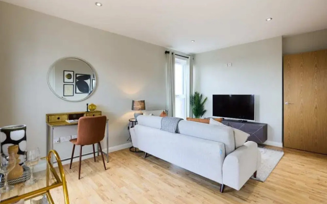 The Enfield Sanctuary - Modern 1bdr Flat With Balcony