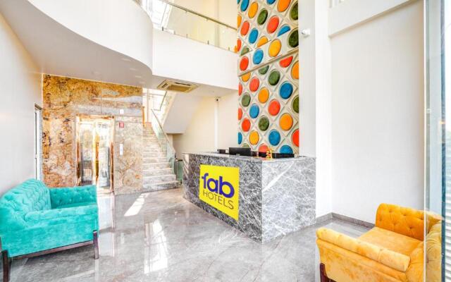 Fabhotel The White Moon