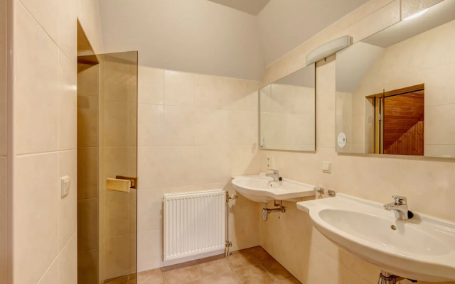 Restyled Villa with Washing Machine near River Moselle