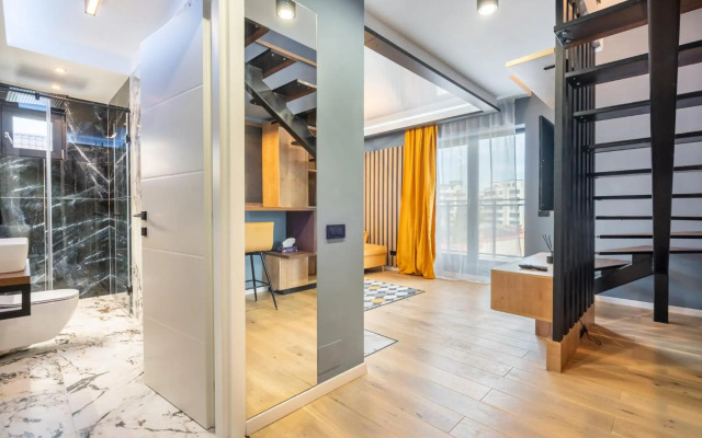 Sunflower- Designer 2R apartment near Piata Unirii with circular terrace