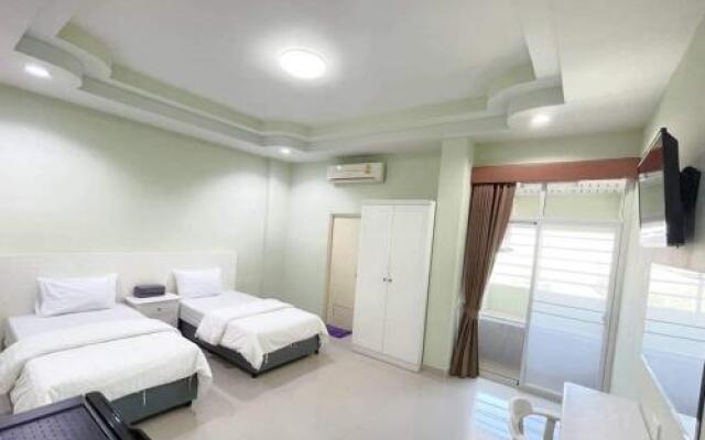 Grand Charoonrat Apartment