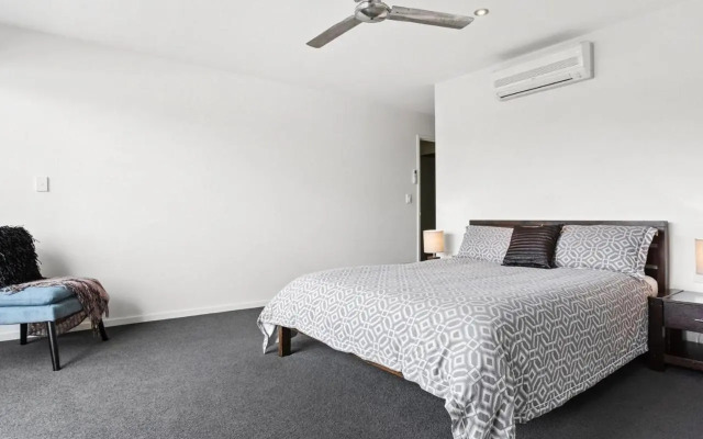 Unit 2 18 OAK STREET