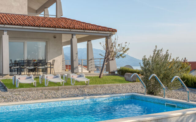 Three-Bedroom Holiday Home in Senj