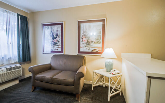 Rodeway Inn And Suites