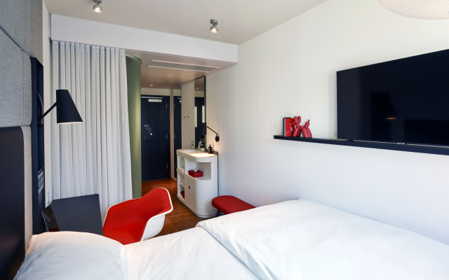 citizenM London Victoria Station - Image 3