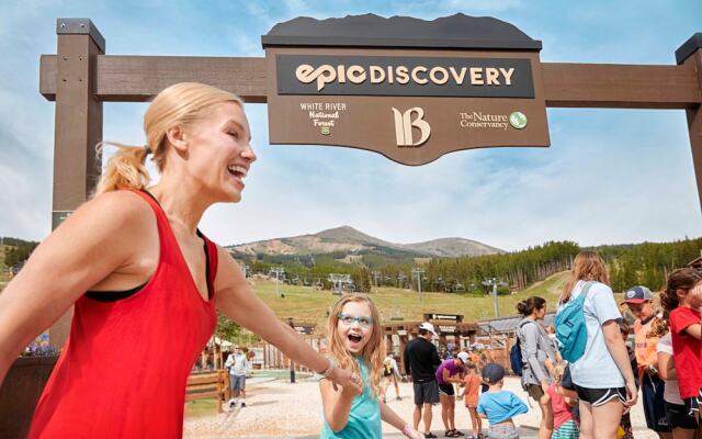 2br 2ba Winter  Walk To Historic Downtown + Gondola 2 Bedroom Townhouse by RedAwning