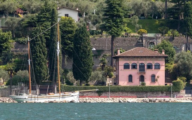 Lake Front Villa Schlosser