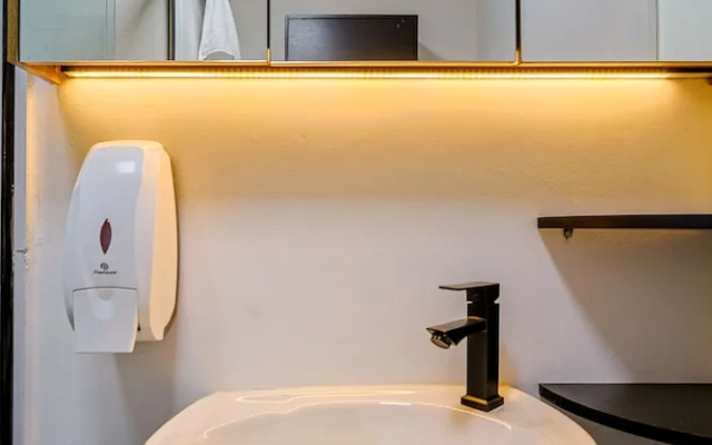 Studio Completo c Wi-fi e Varanda no Centro