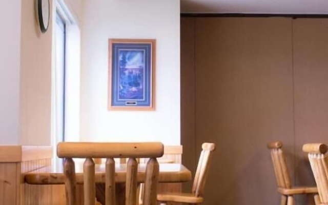 White Oak Inn & Suites