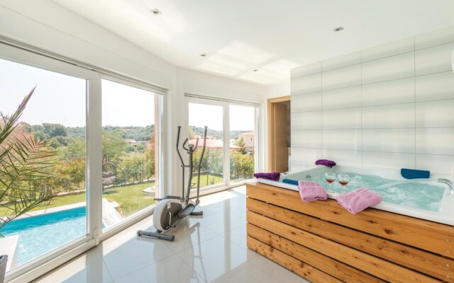 Beautiful Home in Pula With Sauna, Wifi and 5 Bedrooms