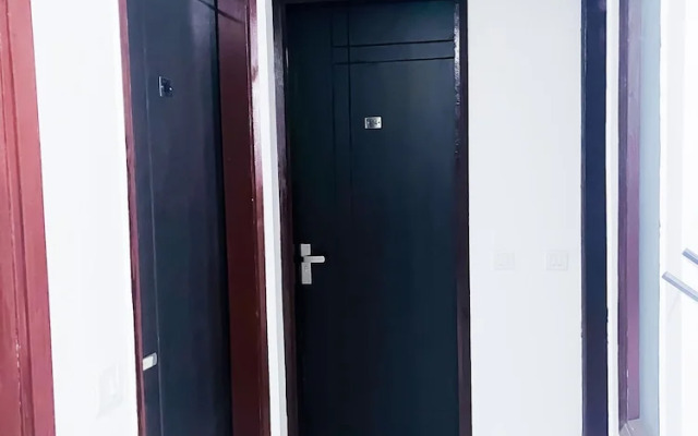 Roomshala 160 Hotel Red