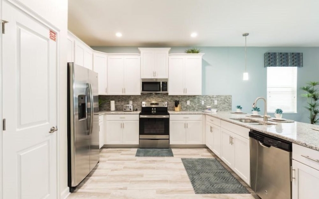 ChampionsGate 8BR Pool Home wTheater