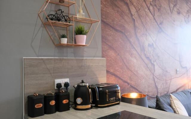 Stunning Studio Apartment & Leisure & Contractors & M1