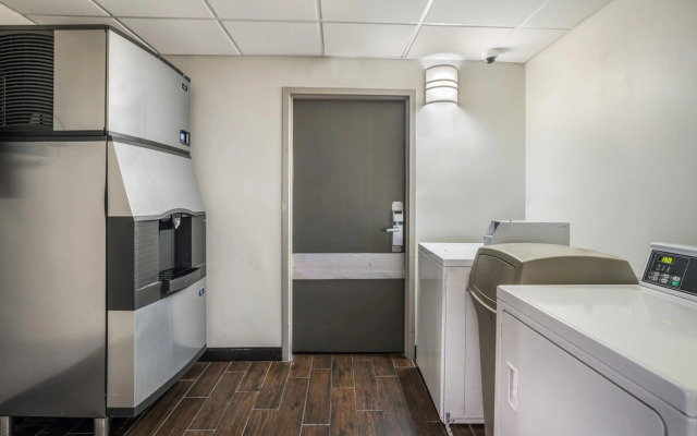Red Roof Inn PLUS+ Boston - Woburn/ Burlington