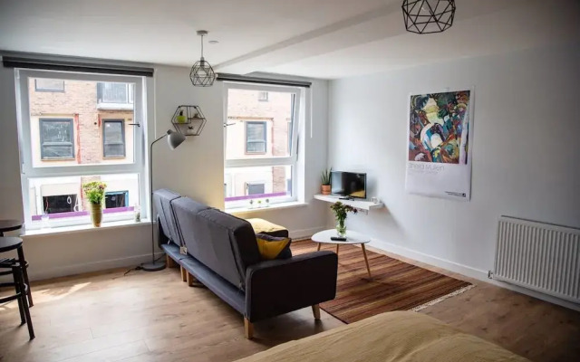 Studio flat with free Parking