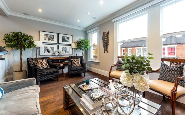 Luxurious Wandsworth Home Close to Putney Heath by Underthedoormat
