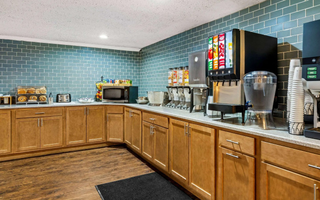 Days Inn by Wyndham Dubuque