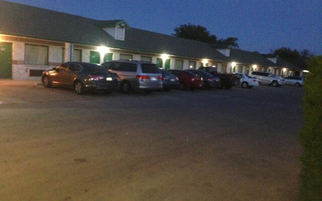Safari Inn