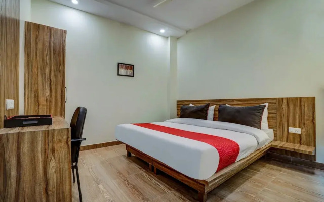 OYO Collection O 77711 Golden Tulipz