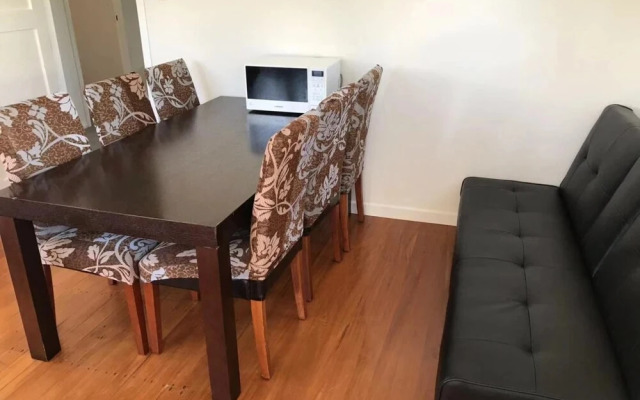 ARent - Serviced House -14 Phyllis Street