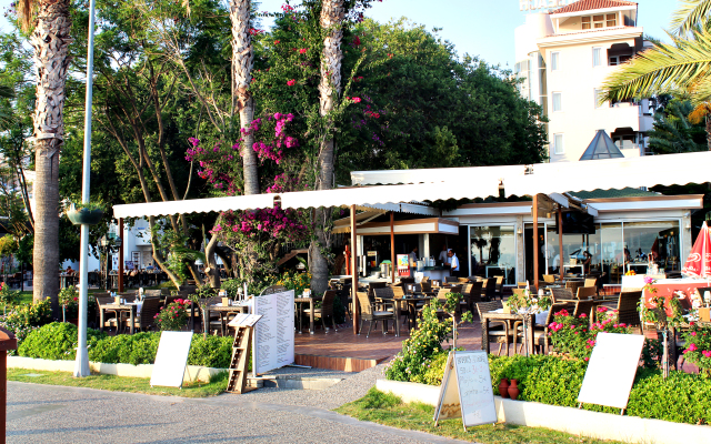 Side Bay Hotel