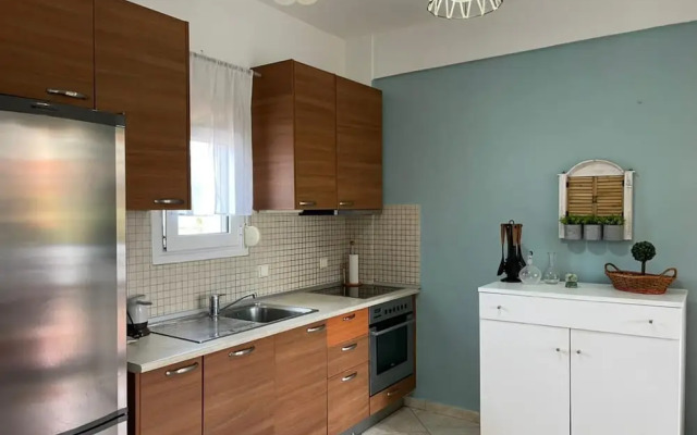 Cozy Beachfront Maisonette Offers Panoramic Views of Sea!
