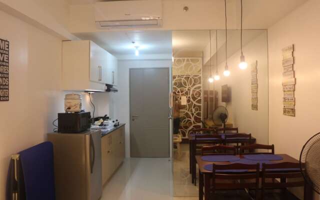 Dr. Calayan's Cozy Wind Residences Tagaytay Taal View