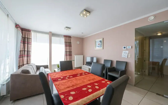 Central Stay Near Tram & Sea