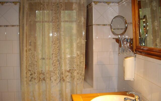 Modern Farmhouse in Valencia de Alcántara With Pool