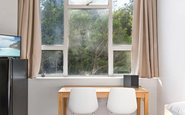 Perfectly Located Studio by Rushcutters Bay Park – Guest Rooms – Sydney
