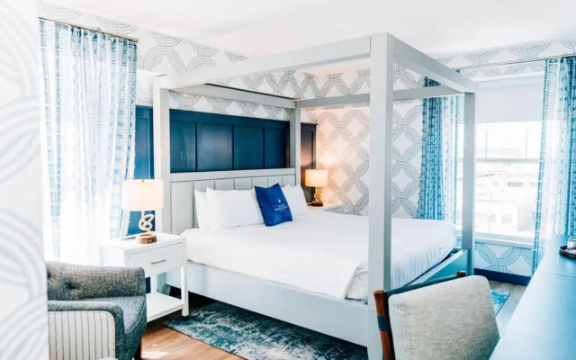 Salem Waterfront Hotel & Suites