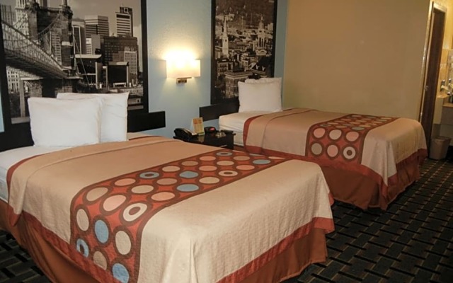 Super 8 By Wyndham Cincinnati/Springdale Oh