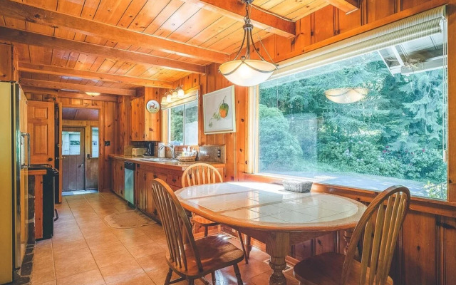 Crystal Creek Chalet