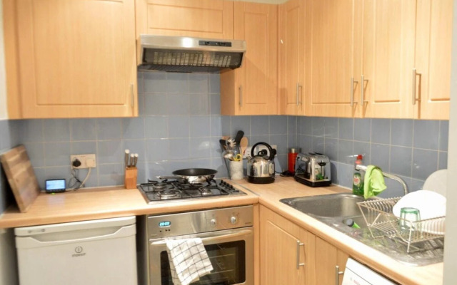 Bright 2 Bedroom Dalry Apartment