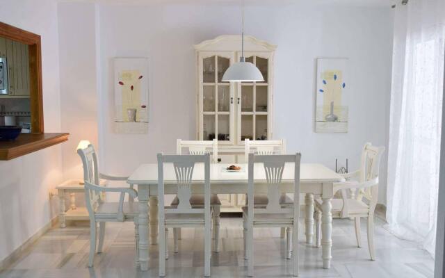 Apartamentos y Casas Serinamar Marbella