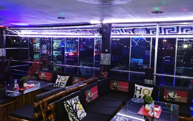 Micky Santoro Hotel & Restaurant