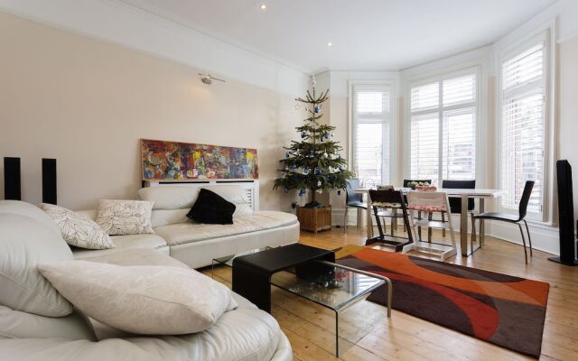 Veeve - The Colour Room