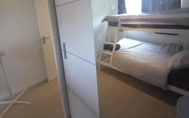 5 Guests - Pet Friendly - Balcony & Free Parking