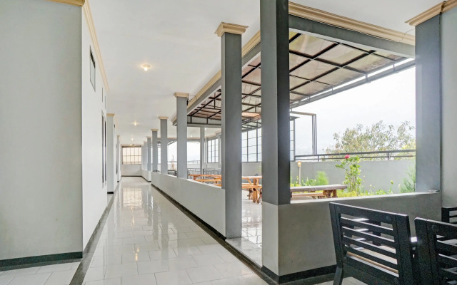 OYO 90396 The Halona Villa Batu