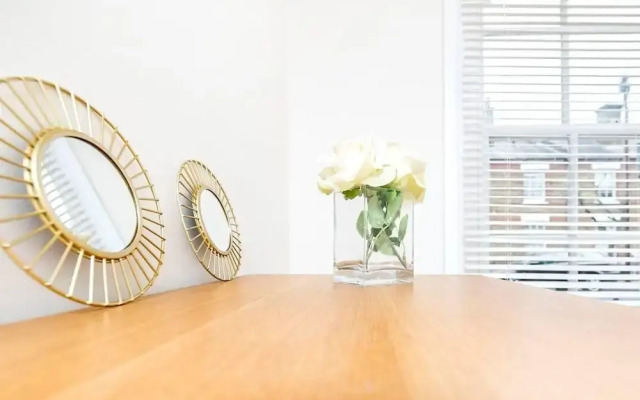 Lovely 2BR Garden Flat in Battersea
