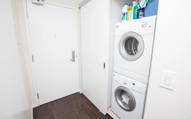 Applewood Suites - 2 BDRM King & Spadina