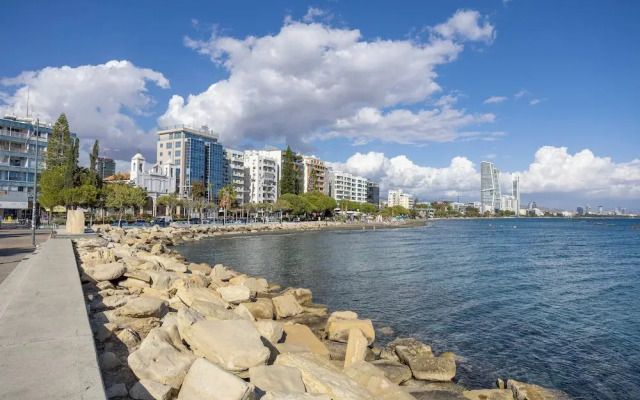 75 Prokymea- Steps From the Sea, Downtown, Balcony