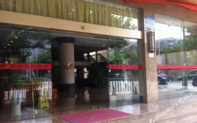 Yayi Luxury Hotel (Guangzhou Xintang Plaza Xintang South High Speed Rail Station Store)